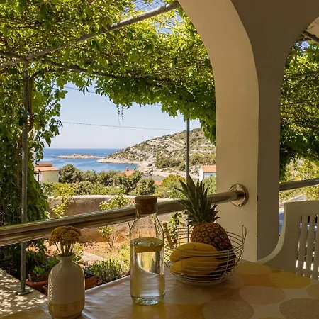 Apartament Mares *